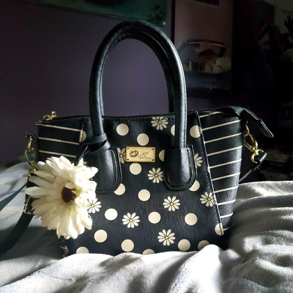 Betsey Johnson Handbags - Adorable tiny Betsey Johnson purse!